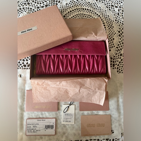 ***SOLD***NWT Authentic Miumiu Long Zip Bi-fold Pink Wallet - Picture 3 of 16